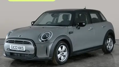Usado Mini Cooper Classic 136 HP (100 kW) 2022 Cinzento Citadino