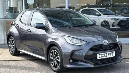 Begagnad Toyota Yaris Hybrid Design 116 HK (85 kW) 2026 Halvkombi