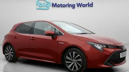 Used Toyota Corolla Design 122 HP (89 kW) 2021 Red Hatchback