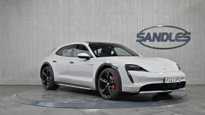 Usado Porsche Taycan Cross Turismo 419 kW (571 HP) 2023 Cinzento Carrinha