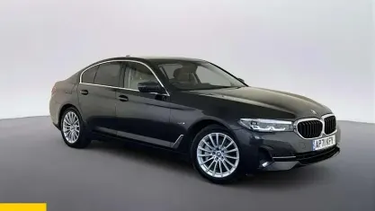 Begagnad BMW 530e Comfort Edition 292 HK (214 kW) 2022 Grå Sedan