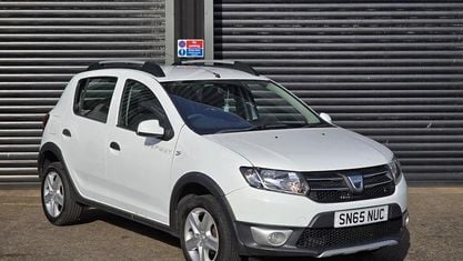 Usado Dacia Sandero Lauréate 90 HP (66 kW) 2016 Branco Citadino
