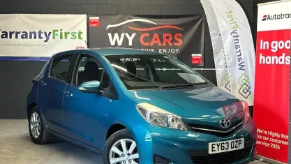 Used Toyota Yaris 101 HP (74 kW) 2013 Blue Hatchback
