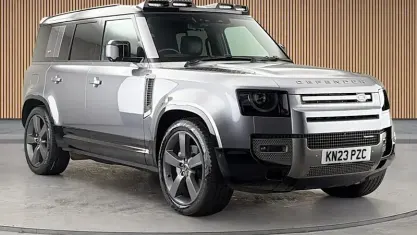 Used Land Rover Defender HSE Dynamic 300 HP (220 kW) 2023 Eiger grey SUV