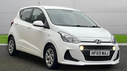 Used Hyundai i10 SE 67 HP (49 kW) 2019 White Hatchback