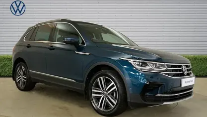 Usado VW Tiguan Elegance 150 HP (110 kW) 2023 Azul SUV