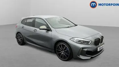 Begagnad BMW M135 306 HK (225 kW) 2023 Grå Halvkombi