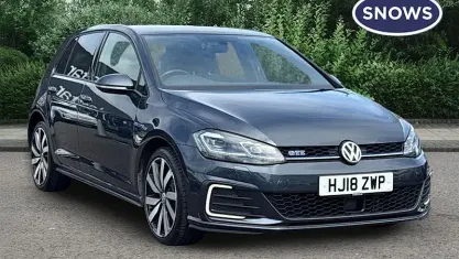 Begagnad VW Golf VII Advance 204 HK (150 kW) 2020 Halvkombi