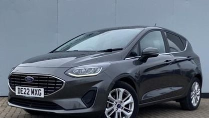 Usado Ford Fiesta Titanium 101 CV (74 kW) 2022 Gris Utilitario