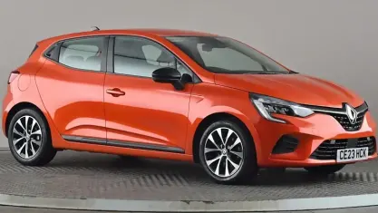 Used Renault Clio V Evolution 145 HP (106 kW) 2023 Orange Hatchback