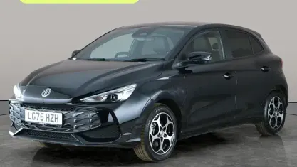 Begagnad MG MG3 Trophy 194 HK (142 kW) 2025 Svart Halvkombi