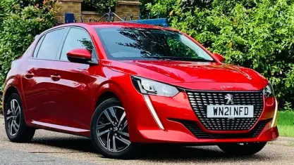 Used Peugeot 208 Allure Premium 131 HP (96 kW) 2021 Red Hatchback