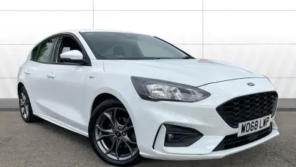 Used Ford Focus ST-Line 125 HP (91 kW) 2019 White Hatchback