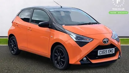 Used Toyota Aygo X-cite 72 HP (52 kW) 2019 Orange Hatchback