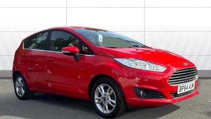 Used Ford Fiesta Zetec 82 HP (60 kW) 2015 Red Hatchback