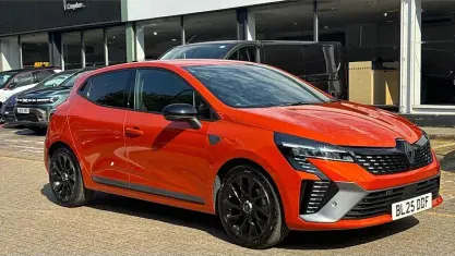 Used Renault Clio Esprit Alpine 143 HP (105 kW) 2025 Orange  Hatchback