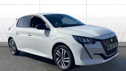 Used Peugeot 208 Allure+ 131 HP (96 kW) 2023 White Hatchback