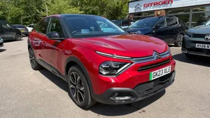 Begagnad Citroën e-C4 Shine 100 kW (136 HK) 2023 Halvkombi