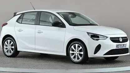 Used Vauxhall Corsa Design Edition 101 HP (74 kW) 2023 White Hatchback