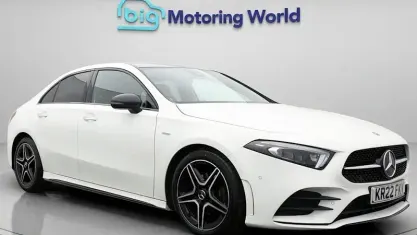 Begagnad Mercedes A200 AMG line 150 HK (110 kW) 2022 Vit Sedan