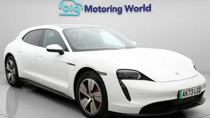 Begagnad Porsche Taycan Performance Package 419 kW (571 HK) 2023 Vit Kombi