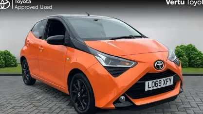 Used Toyota Aygo X-cite 72 HP (52 kW) 2020 Orange Hatchback