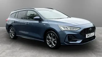 Used Ford Focus ST-Line 155 HP (114 kW) 2023 Blue Estate