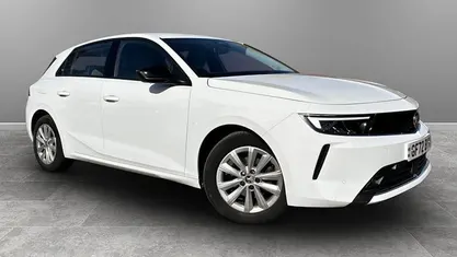 Used Vauxhall Astra Design Edition 131 HP (96 kW) 2025 Hatchback