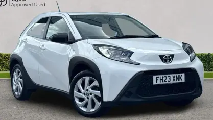 Used Toyota Aygo X PURE 72 HP (52 kW) 2023 Pure white SUV
