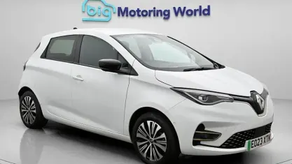 Used Renault Zoe Techno 100 kW (136 HP) 2023 White Hatchback