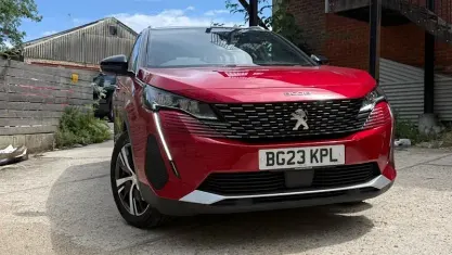 Used Peugeot 3008 Allure+ 179 HP (131 kW) 2023 Red SUV