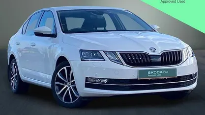 Candy white Used 2018 Skoda Octavia Hatchback | £14,400 (Fair price)