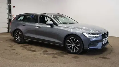 Usado Volvo V60 Momentum 197 HP (144 kW) 2021 Cinzento Carrinha
