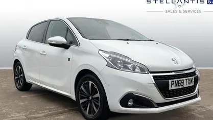 Used Peugeot 208 S 82 HP (60 kW) 2019 White Hatchback