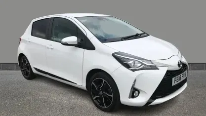 Używany Toyota Yaris Design 111 KM (81 kW) 2018 Biały Hatchback