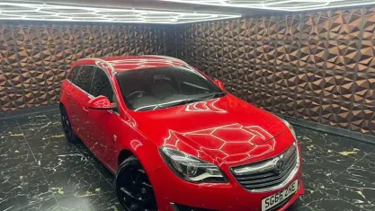 Używany Vauxhall Insignia SRi 136 KM (100 kW) 2016 Czerwony Kombi
