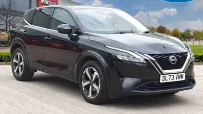 Używany Nissan Qashqai N-Connecta 140 KM (102 kW) 2023 Czarny SUV