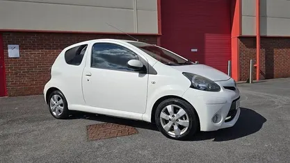 Used Toyota Aygo 68 HP (50 kW) 2012 White Hatchback