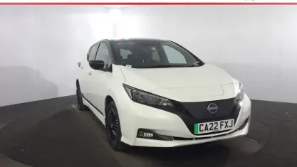 Begagnad Nissan Leaf Tekna 160 kW (218 HK) 2022 Vit Halvkombi