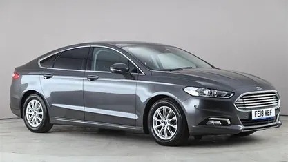 Usado Ford Mondeo Titanium 120 HP (88 kW) 2017 Cinzento Citadino