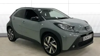 Usado Toyota Aygo X 72 HP (52 kW) 2024 Verde SUV