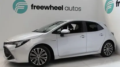 Used Toyota Corolla Design 122 HP (89 kW) 2019 Silver Hatchback