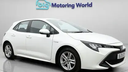 Used Toyota Corolla 122 HP (89 kW) 2021 White Hatchback