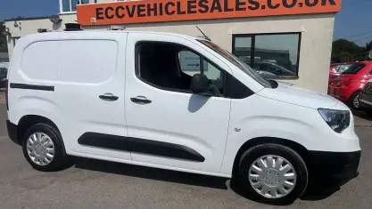 Used Vauxhall Combo Edition 101 HP (74 kW) 2019 White MPV