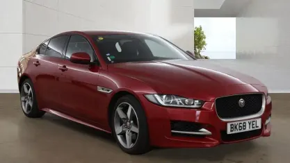 Used Jaguar XE R-Sport 200 HP (147 kW) 2018 Red Sedan