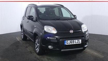 Używany Fiat Panda 4x4 S 90 KM (66 kW) 2019 Czarny Hatchback