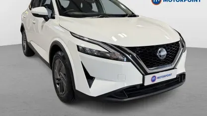 Używany Nissan Qashqai Acenta Premium 140 KM (102 kW) 2023 Biały SUV