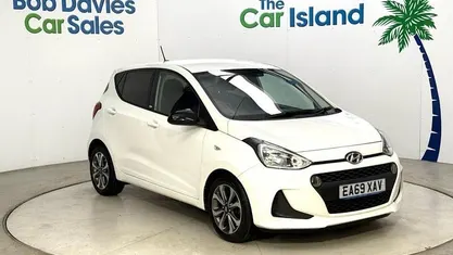 Used Hyundai i10 67 HP (49 kW) 2019 White Hatchback