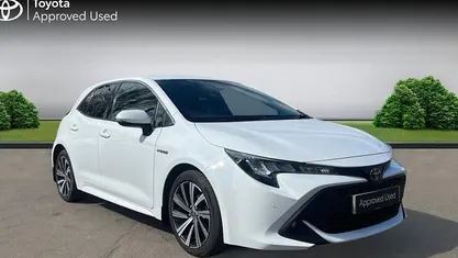 Used Toyota Corolla Design 122 HP (89 kW) 2021 White Hatchback