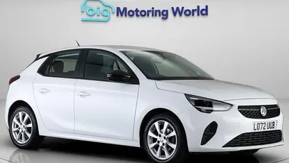 Second-hand Vauxhall Corsa Design Edition 75 CP (55 kW) 2022 Alb Hatchback